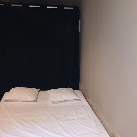 Appartement Pour 4 Personnes Dans Une Rue Tres Calme Saint-Laurent-le-Minier Exterior photo