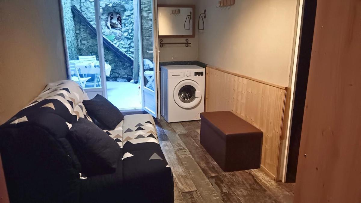 Appartement Pour 4 Personnes Dans Une Rue Tres Calme Saint-Laurent-le-Minier Exterior photo