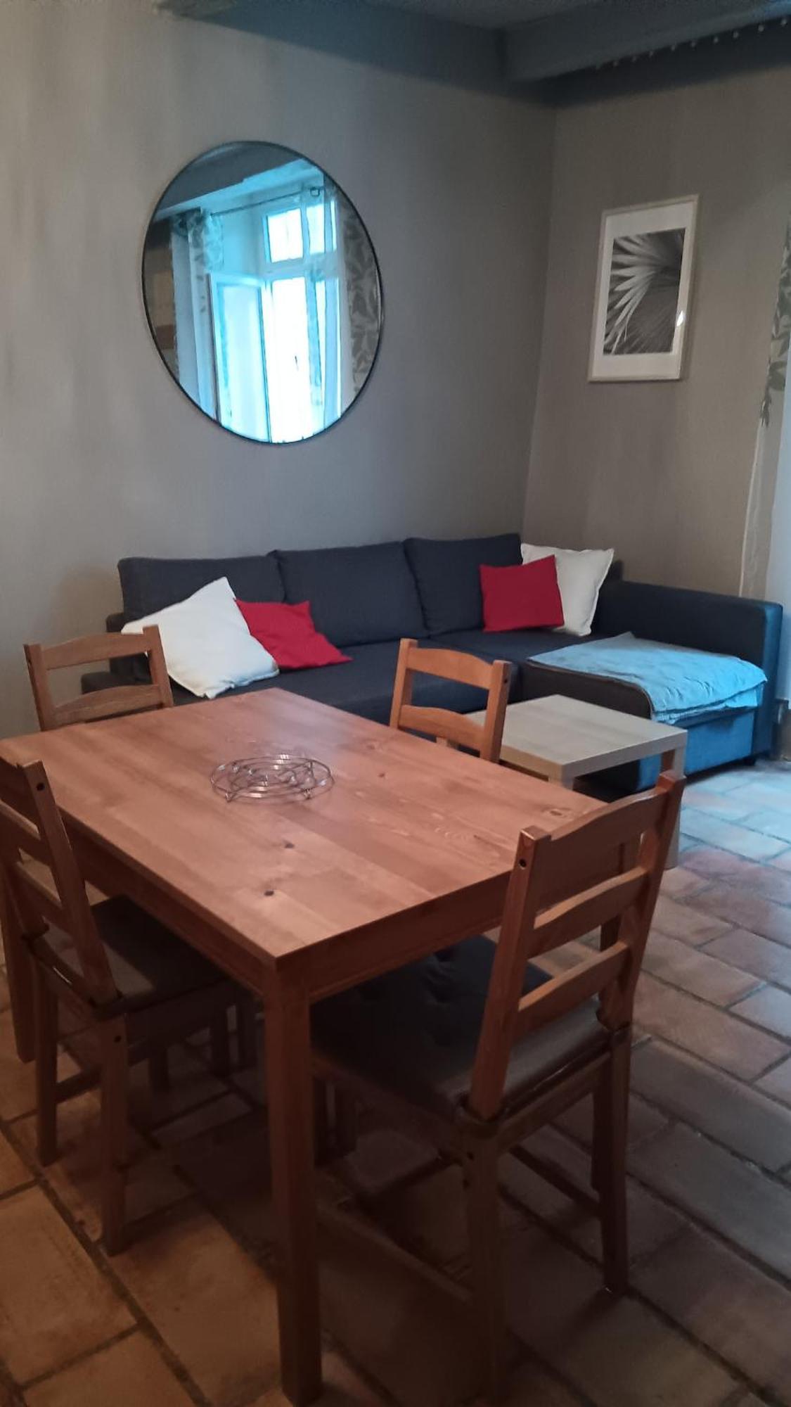 Appartement Pour 4 Personnes Dans Une Rue Tres Calme Saint-Laurent-le-Minier Exterior photo